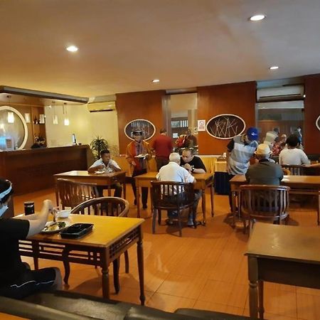 Alexander Hotel Tegal Luaran gambar
