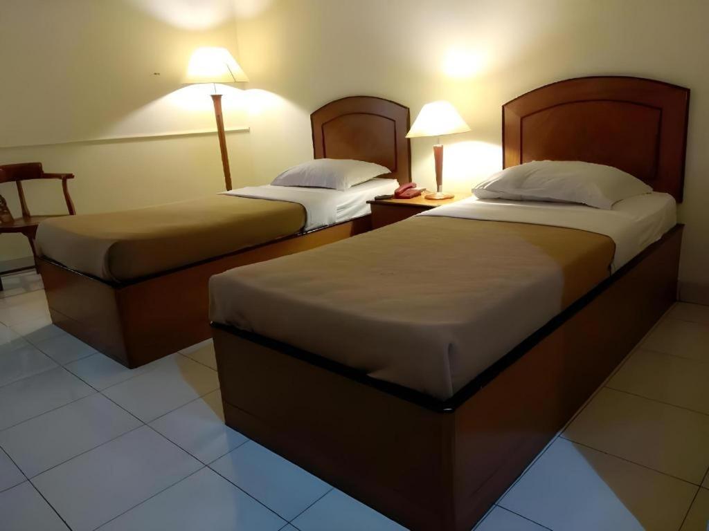Alexander Hotel Tegal Luaran gambar