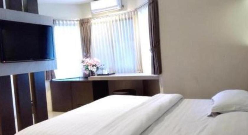 Alexander Hotel Tegal Luaran gambar