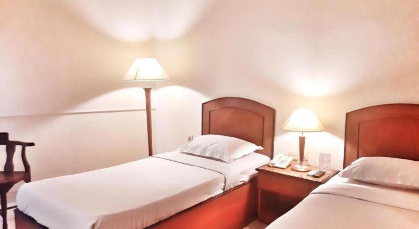 Alexander Hotel Tegal Luaran gambar