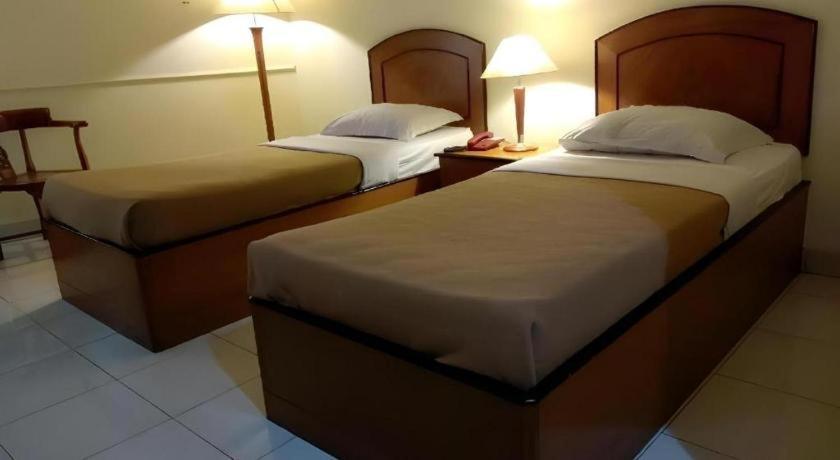 Alexander Hotel Tegal Luaran gambar