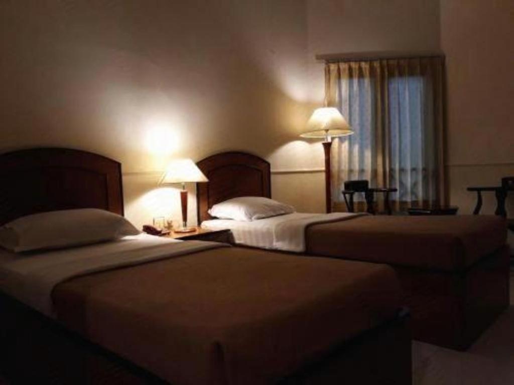 Alexander Hotel Tegal Luaran gambar