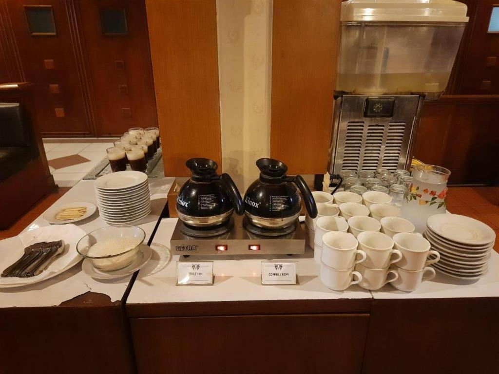 Alexander Hotel Tegal Luaran gambar